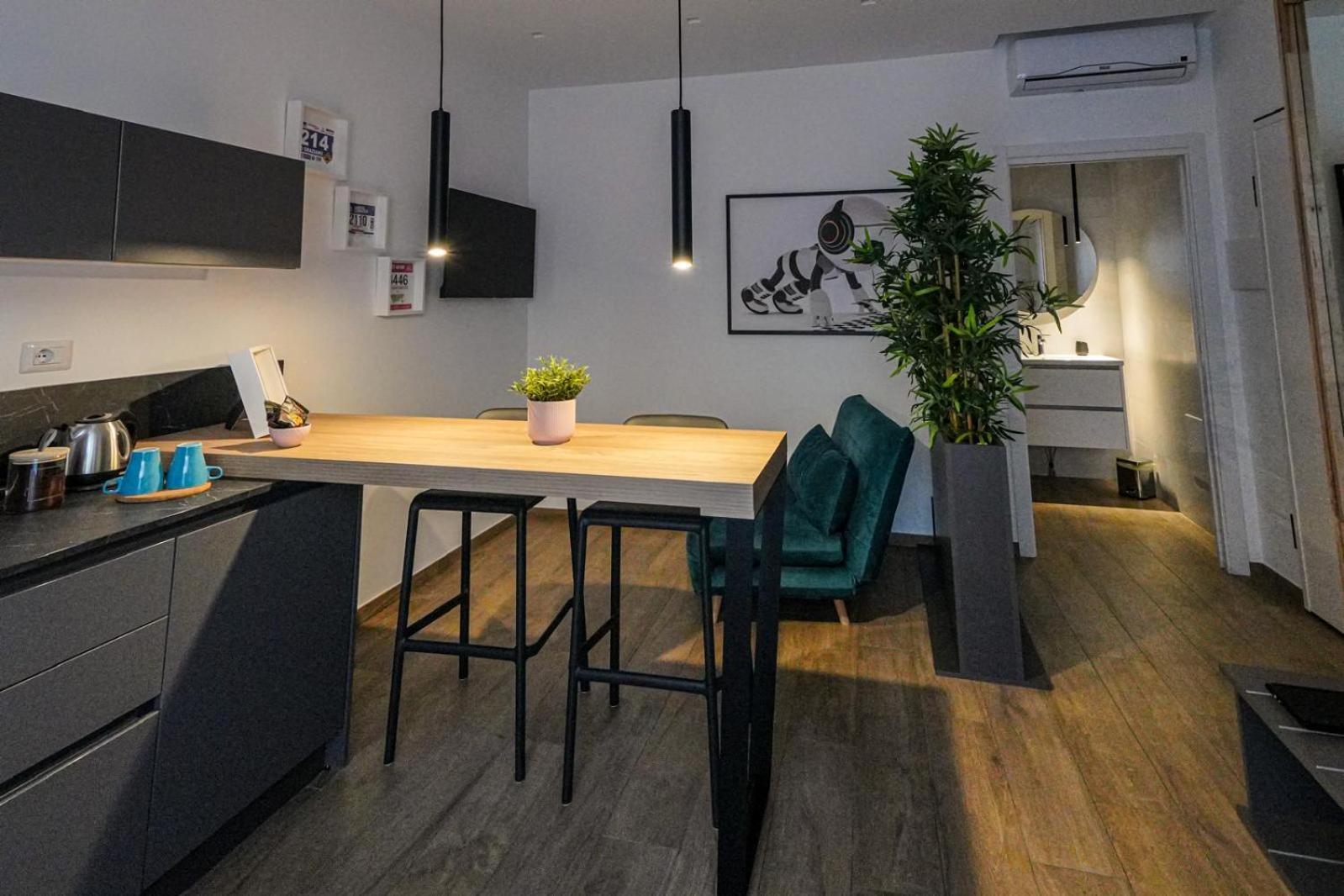 Run House 07 Rooms & Apartments Касано деле Мурдже Екстериор снимка